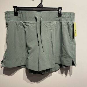 All in Motion Women’s Woven Mid-Rise Shorts 4” Sage Green Size Large NWT